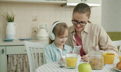 mother-and-daughter-listen-to-music-together